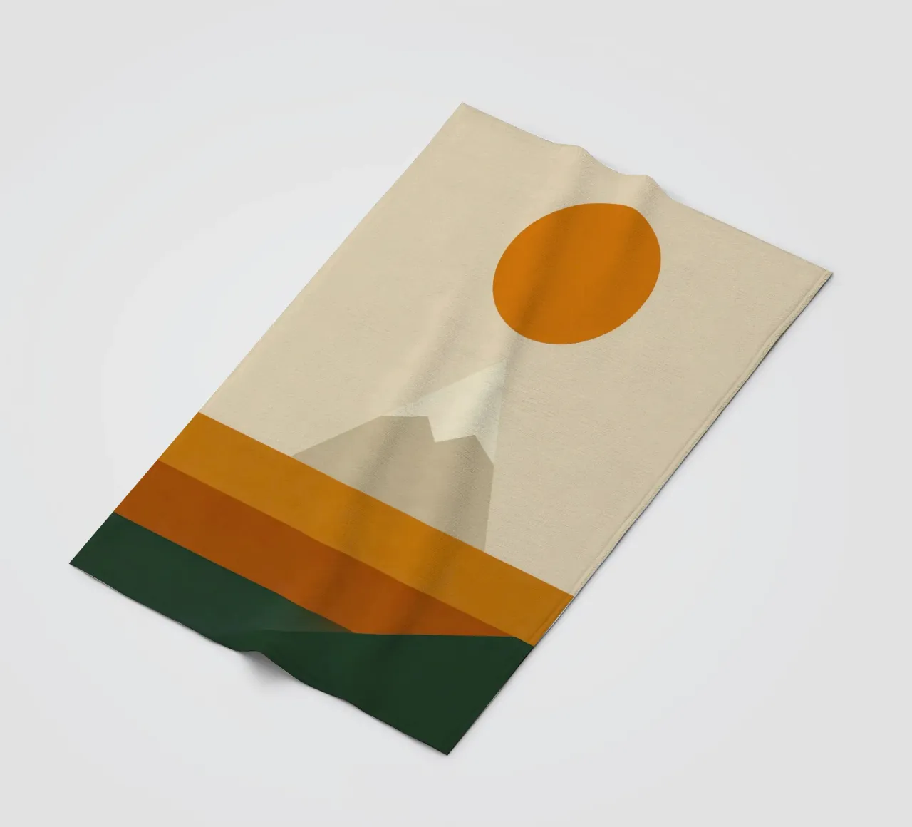 Fuji - Ockerfarbene Sonne auf Beige Silence Fleecedecke von Affiches Soleil & Déco Lumineuse – Sunny