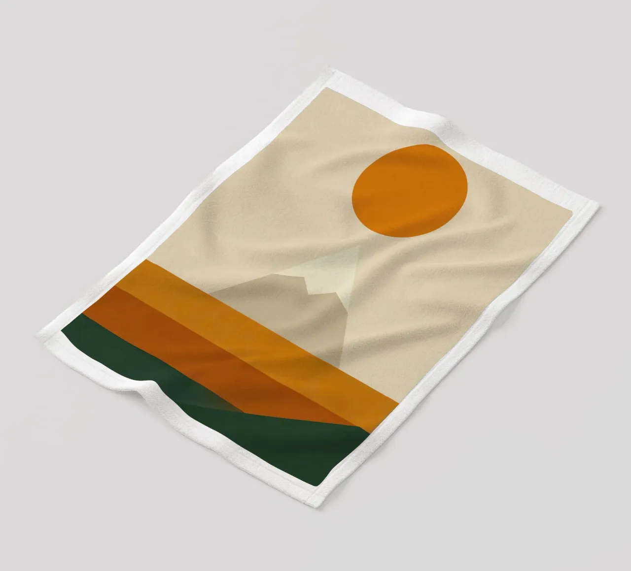 Fuji - Ockerfarbene Sonne auf Beige Silence Fleecedecke von Affiches Soleil & Déco Lumineuse – Sunny