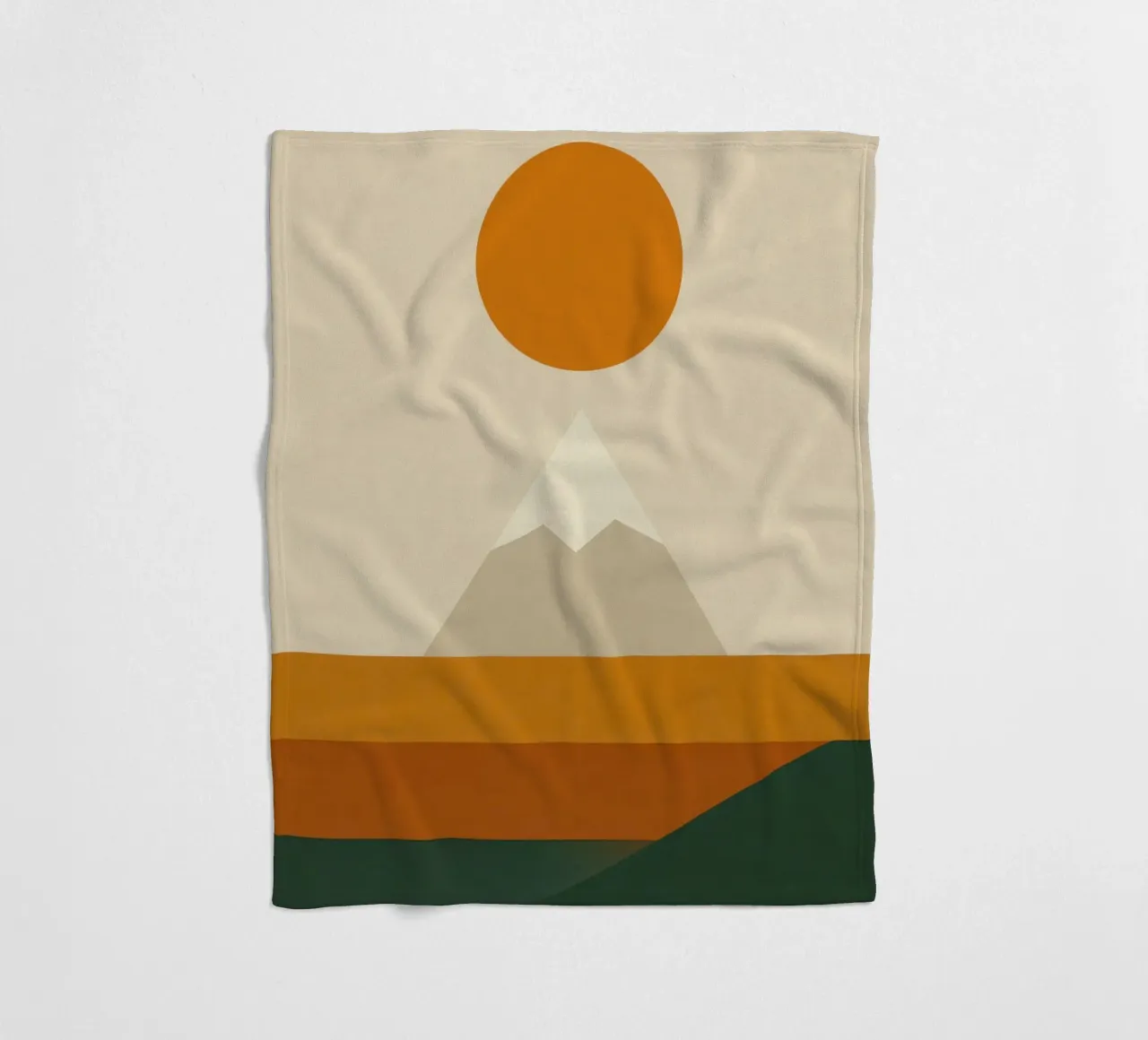 Fuji - Ockerfarbene Sonne auf Beige Silence Fleecedecke von Affiches Soleil & Déco Lumineuse – Sunny