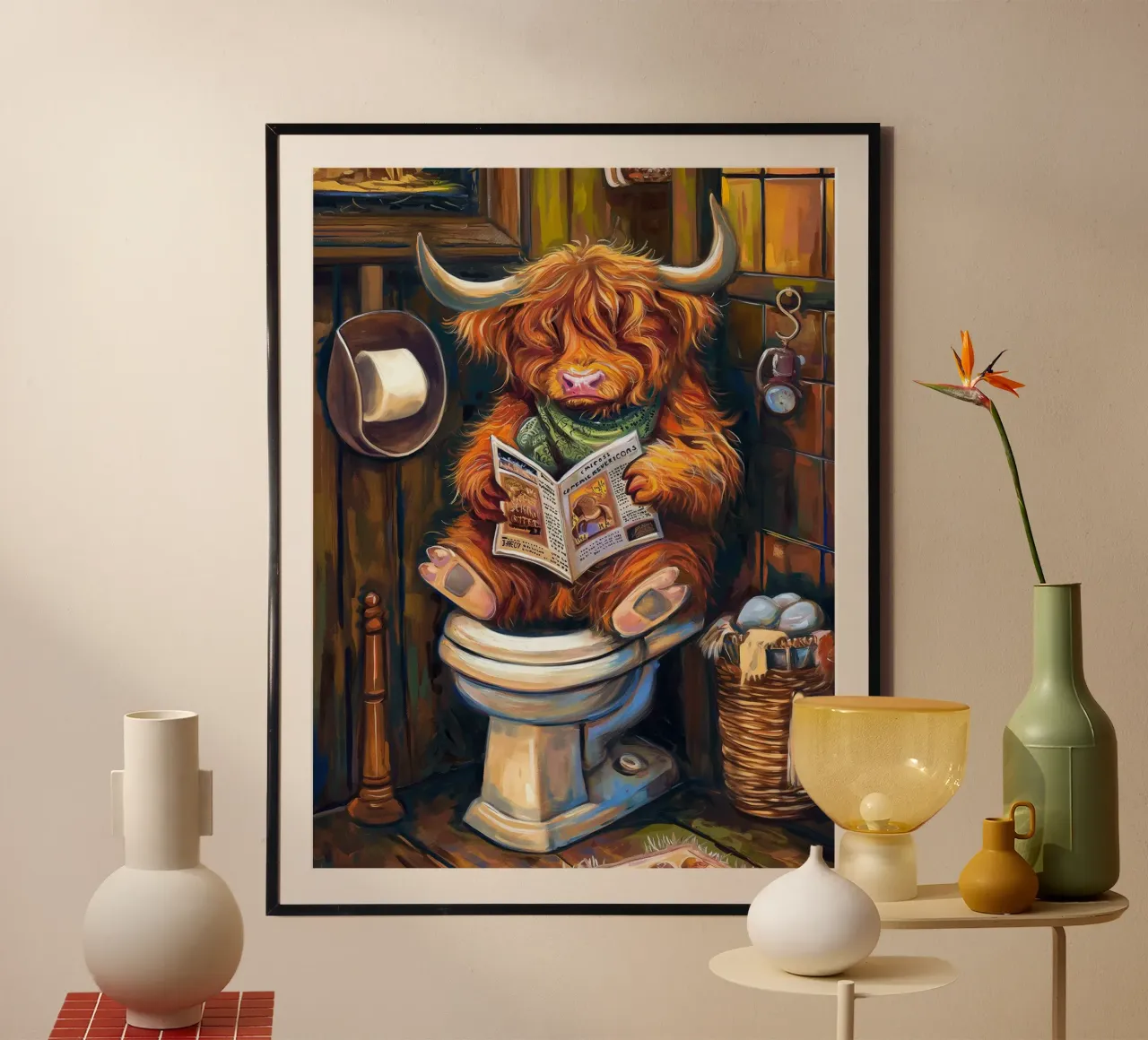 Vache des Highlands lisant un magazine dans les toilettes poster avec cadre en aluminium de Fleur de Lys