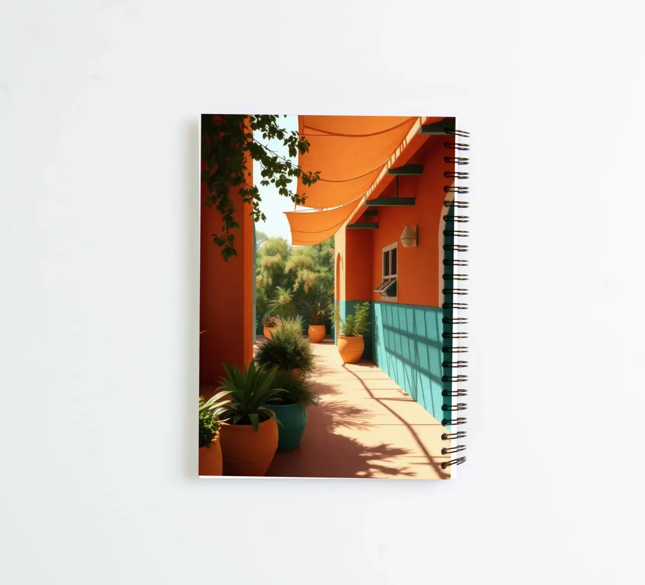 cortile con pareti e piante colorate sotto un cielo soleggiato diario ad anelli da DesignDoodle