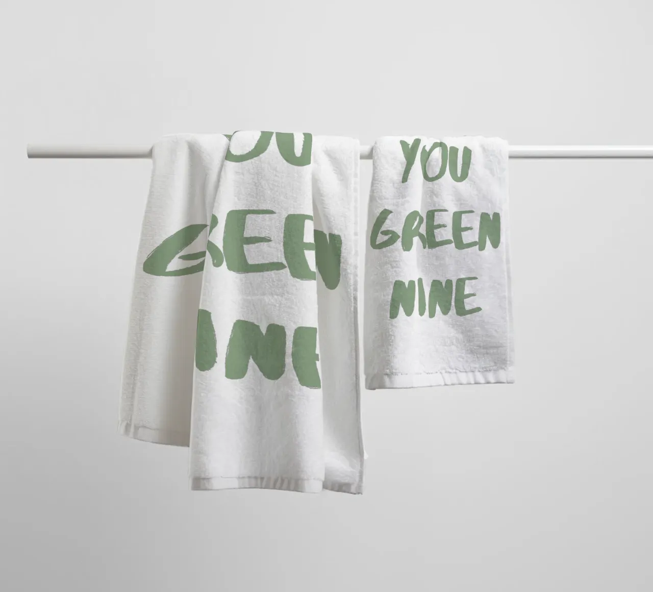 Oh Du Grüne Neune Denglisch Handtuch von Typo Designs