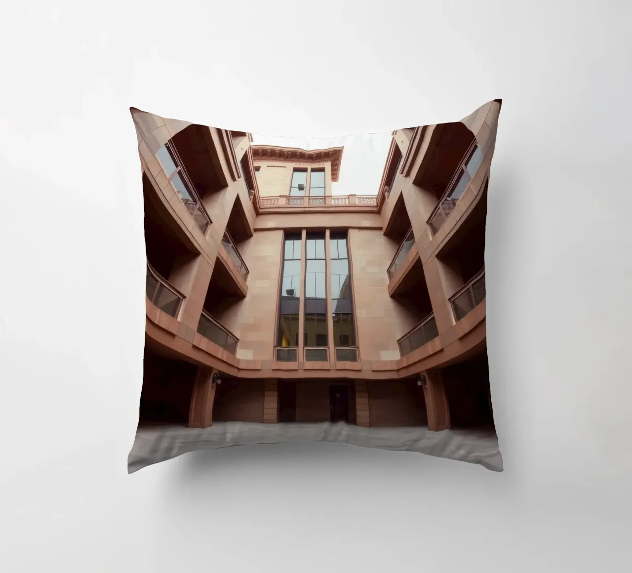 L'architettura moderna mette in mostra un cortile tranquillo cuscino da DesignDoodle