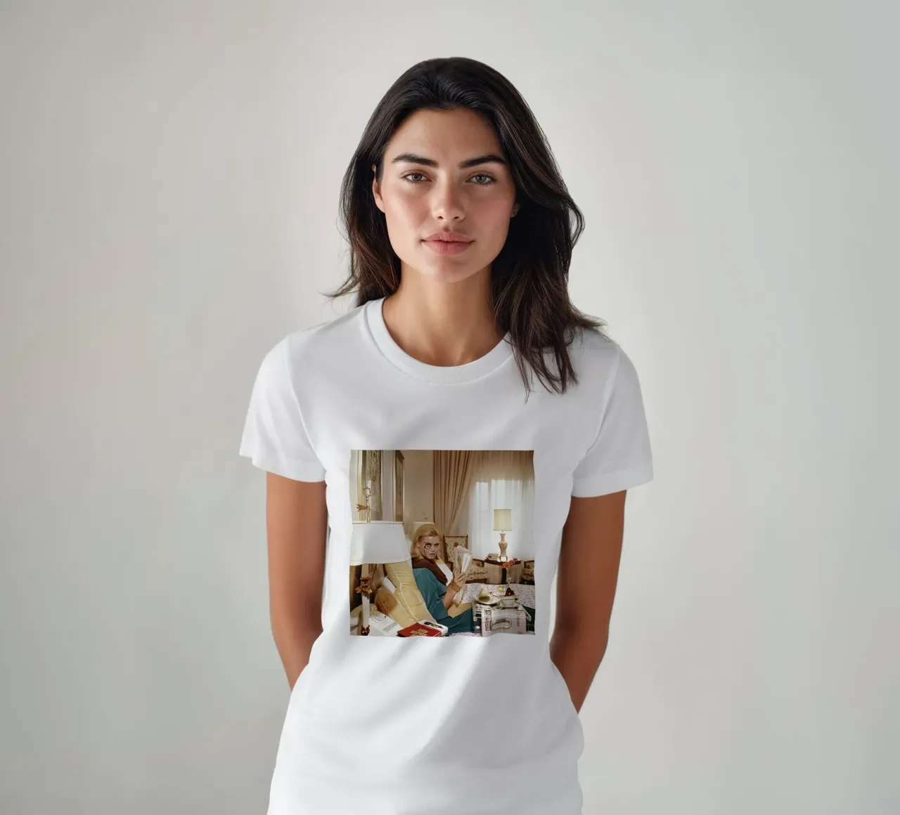 Monocled Miss di Slim Aarons t-shirt da tokovictory