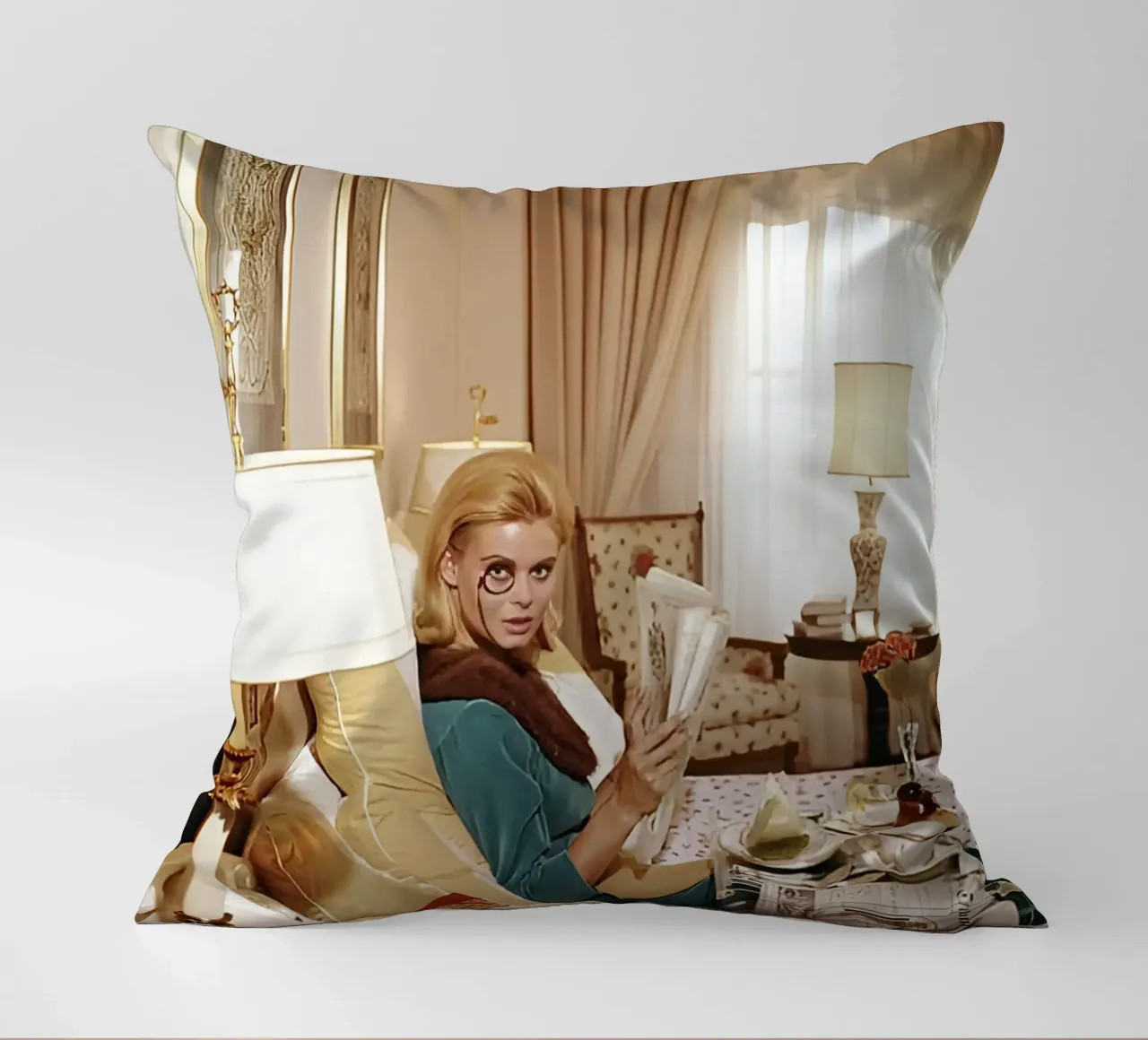 Monocled Miss di Slim Aarons cuscino da tokovictory