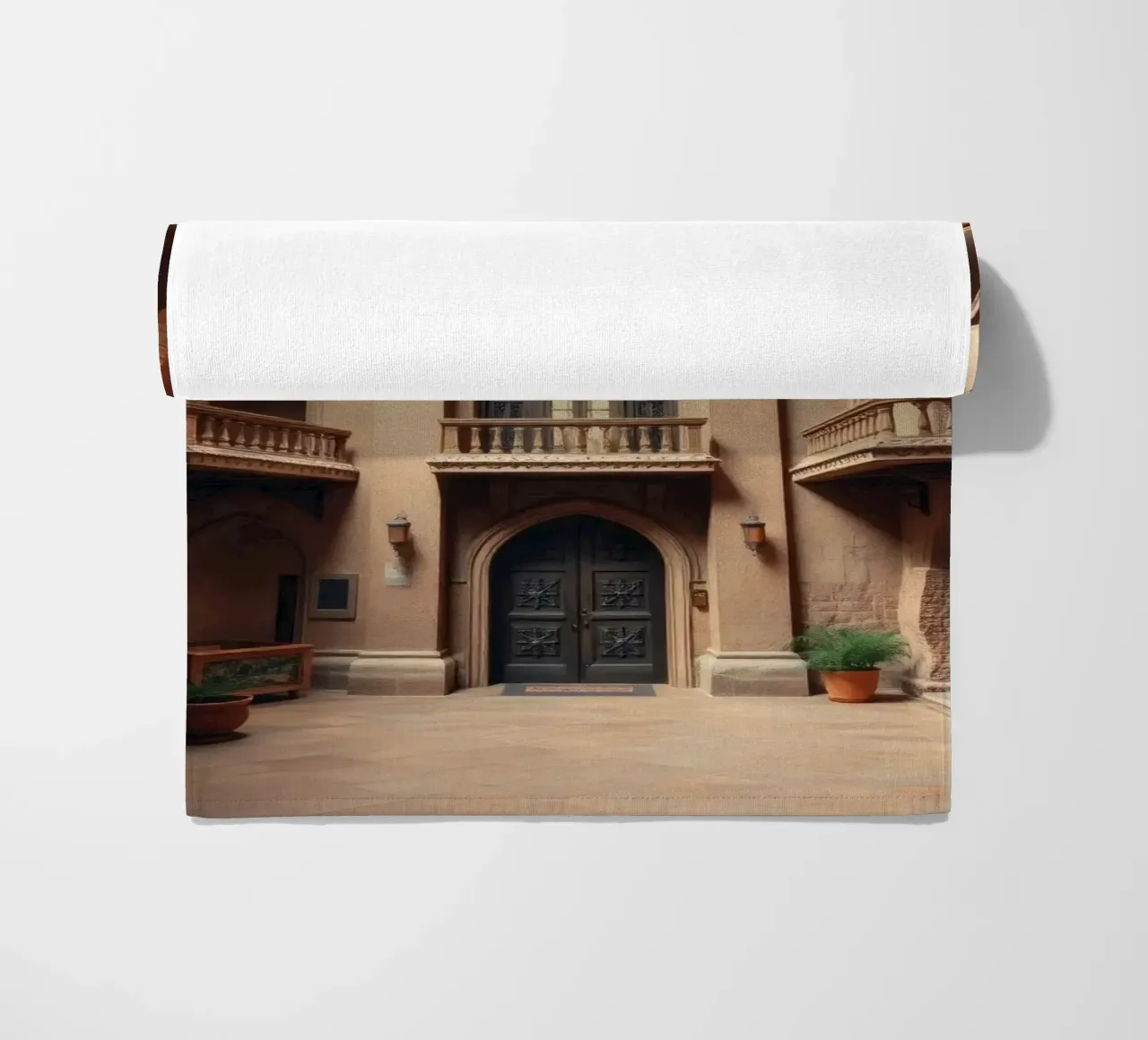 Beauté architecturale d'une ancienne cour serviette de plage de DesignDoodle