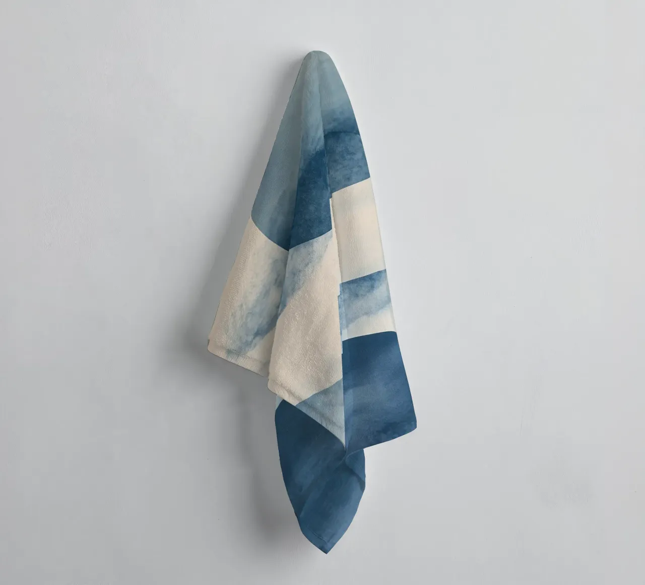 Forme astratte blu asciugamano da bagno da LaylaOzHome