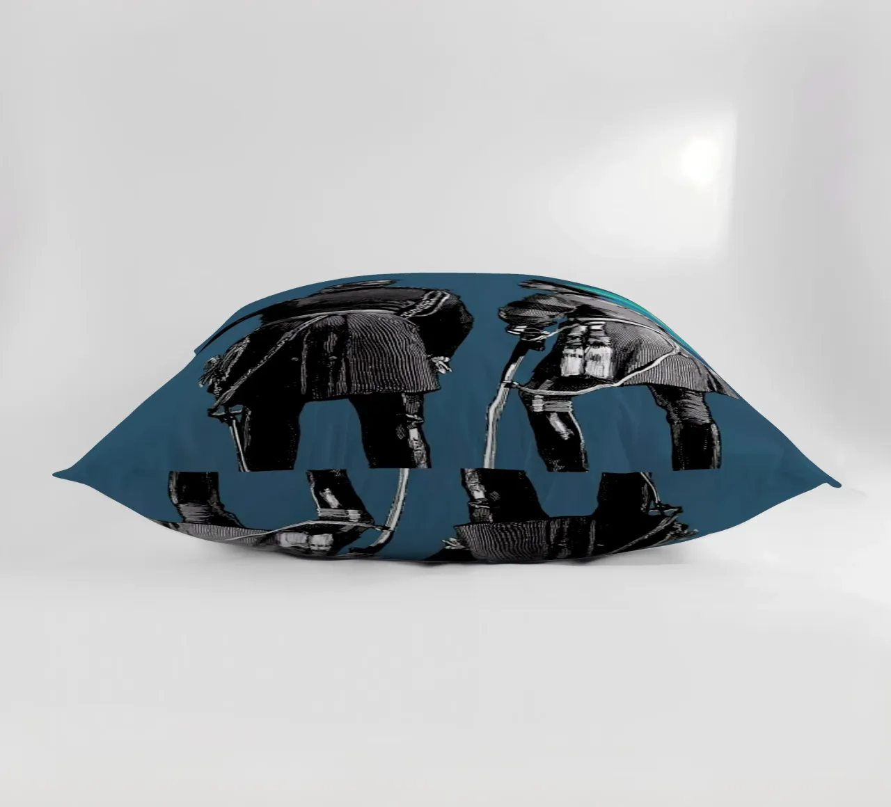 Blue Pointers cuscino da The Gently Unfurling Sneak