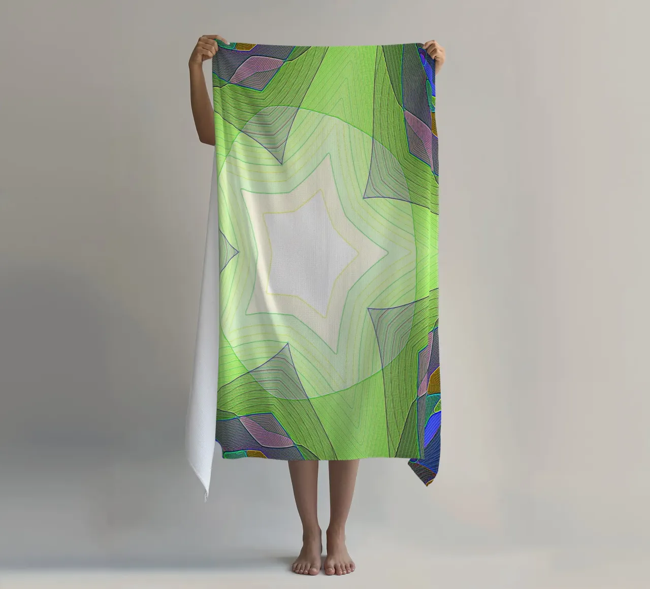 Étoile à 5 branches avec décorations multicolores, dans des nuances de vert serviette de plage de Gürsel Yesil Digital Art