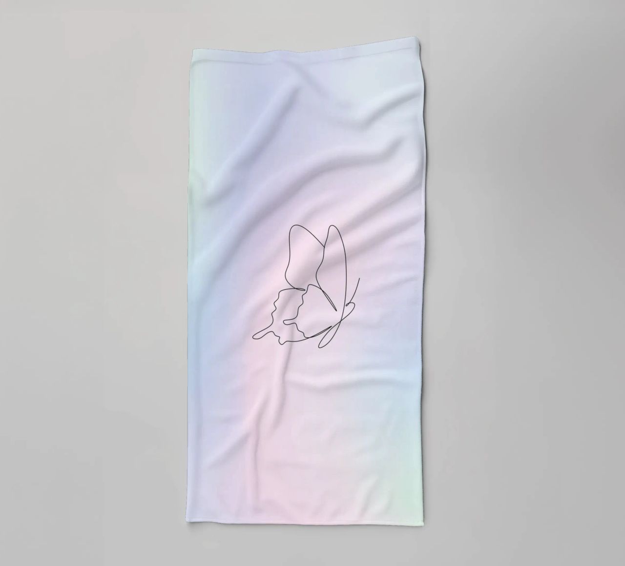 Vlinder Aura print, Blauw kleurverloop, Pastel Aura print badhanddoek van Dreamscape