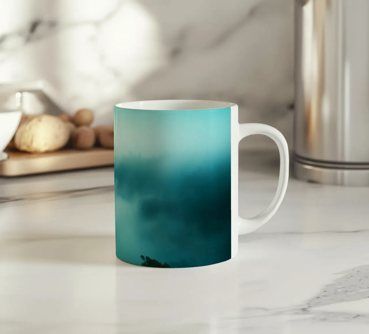 Nevelig rivierlandschap bij dageraad met etherische tinten en rust keramische mok van DesignDoodle