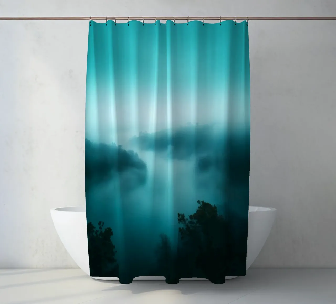 Neblige Flusslandschaft in der Morgendämmerung mit ätherischen Farbtönen und ruhigen Duschvorhang von DesignDoodle