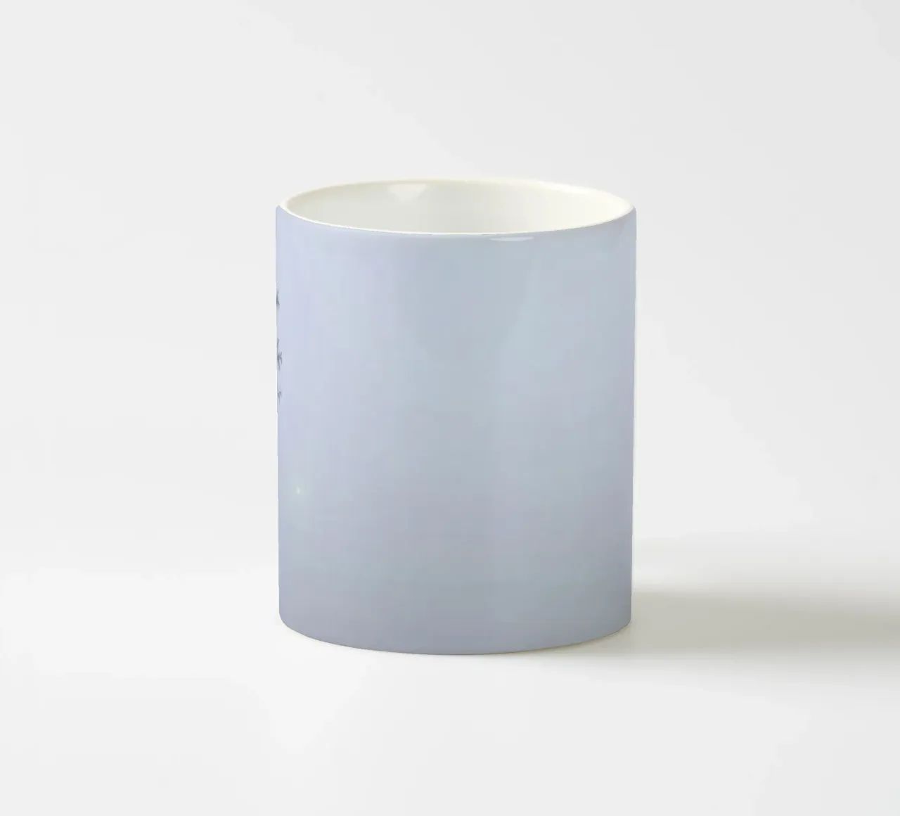 Paesaggio nebbioso oscurato da una fitta foschia tazza in ceramica da DesignDoodle
