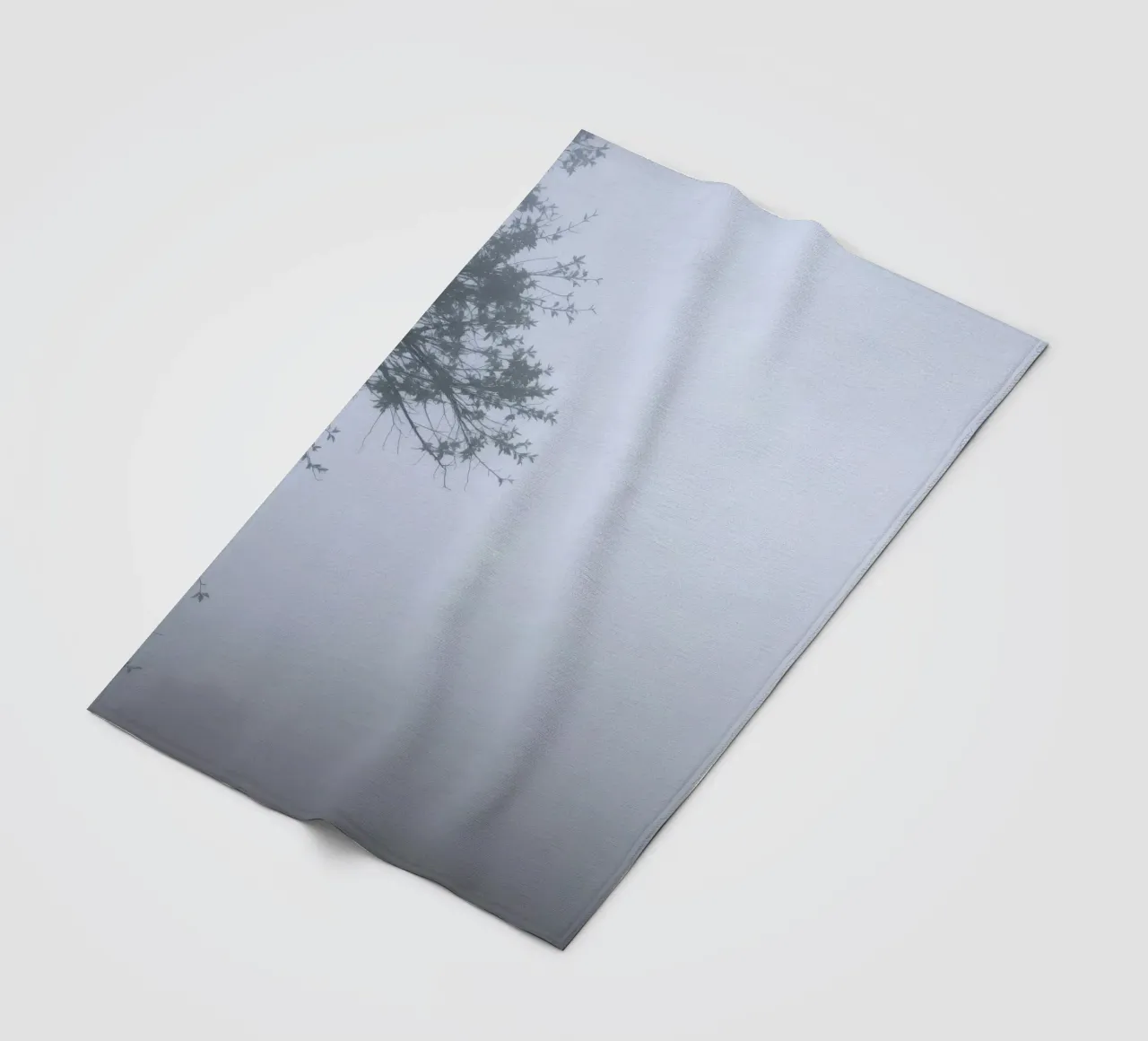 Paesaggio nebbioso oscurato da una fitta foschia coperta in pile da DesignDoodle