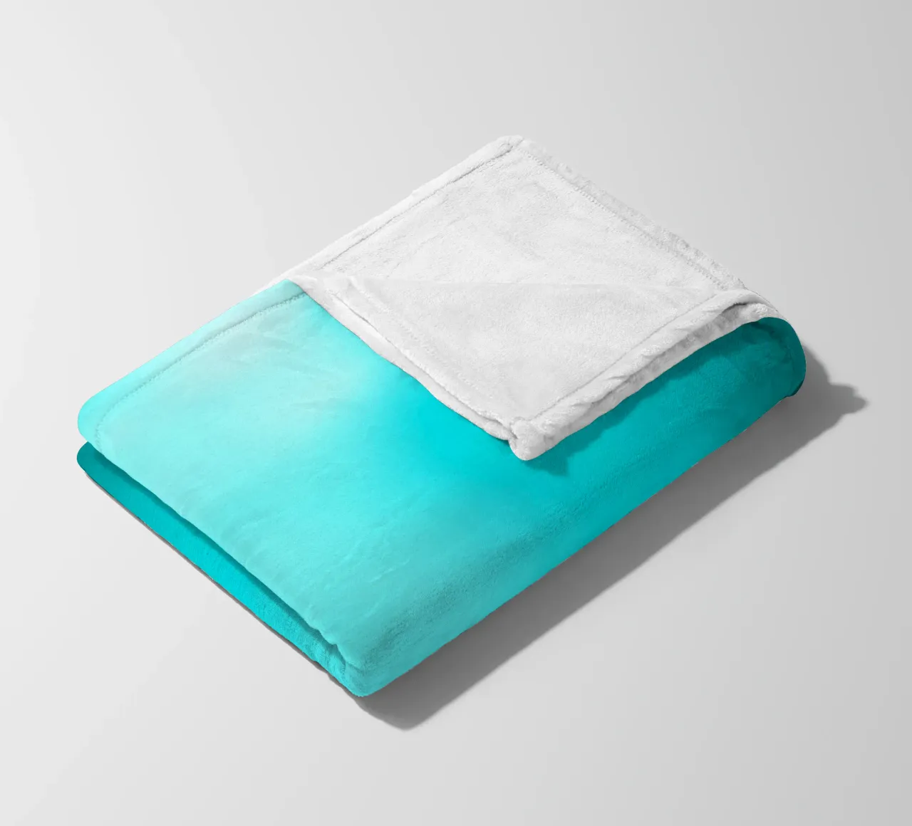 Scena subacquea con tonalità turchesi e luci soffuse coperta in pile da DesignDoodle