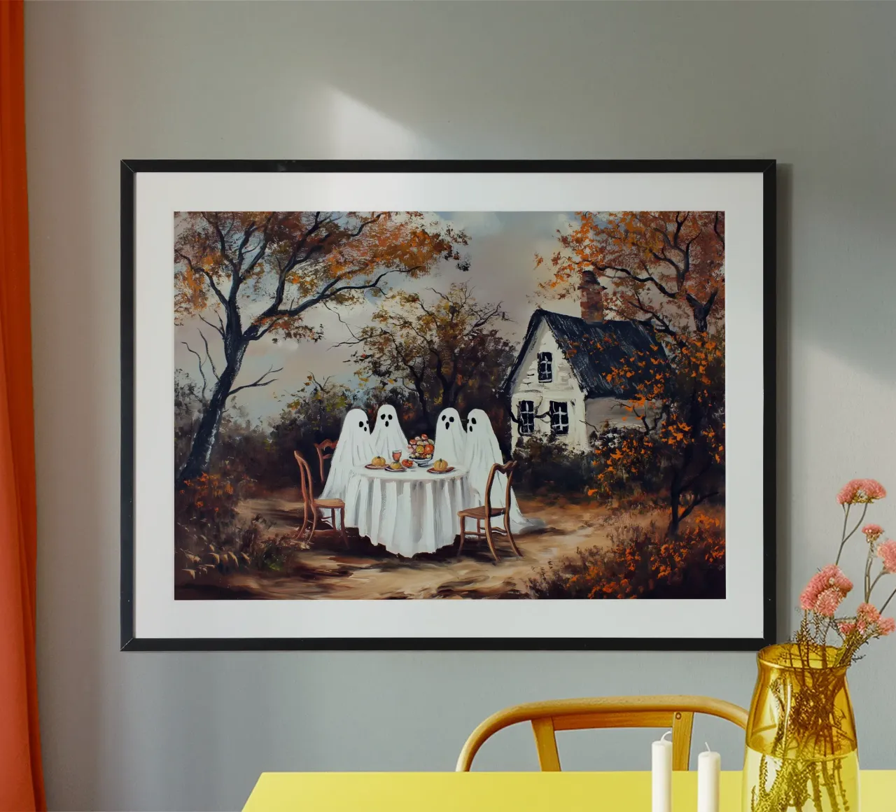 Cena con i fantasmi di Halloween poster con telaio in legno da Fleur de Lys