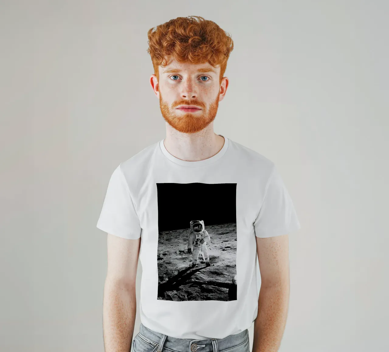 On the Lunar Surface t-shirt da Vintage by JUNIQE
