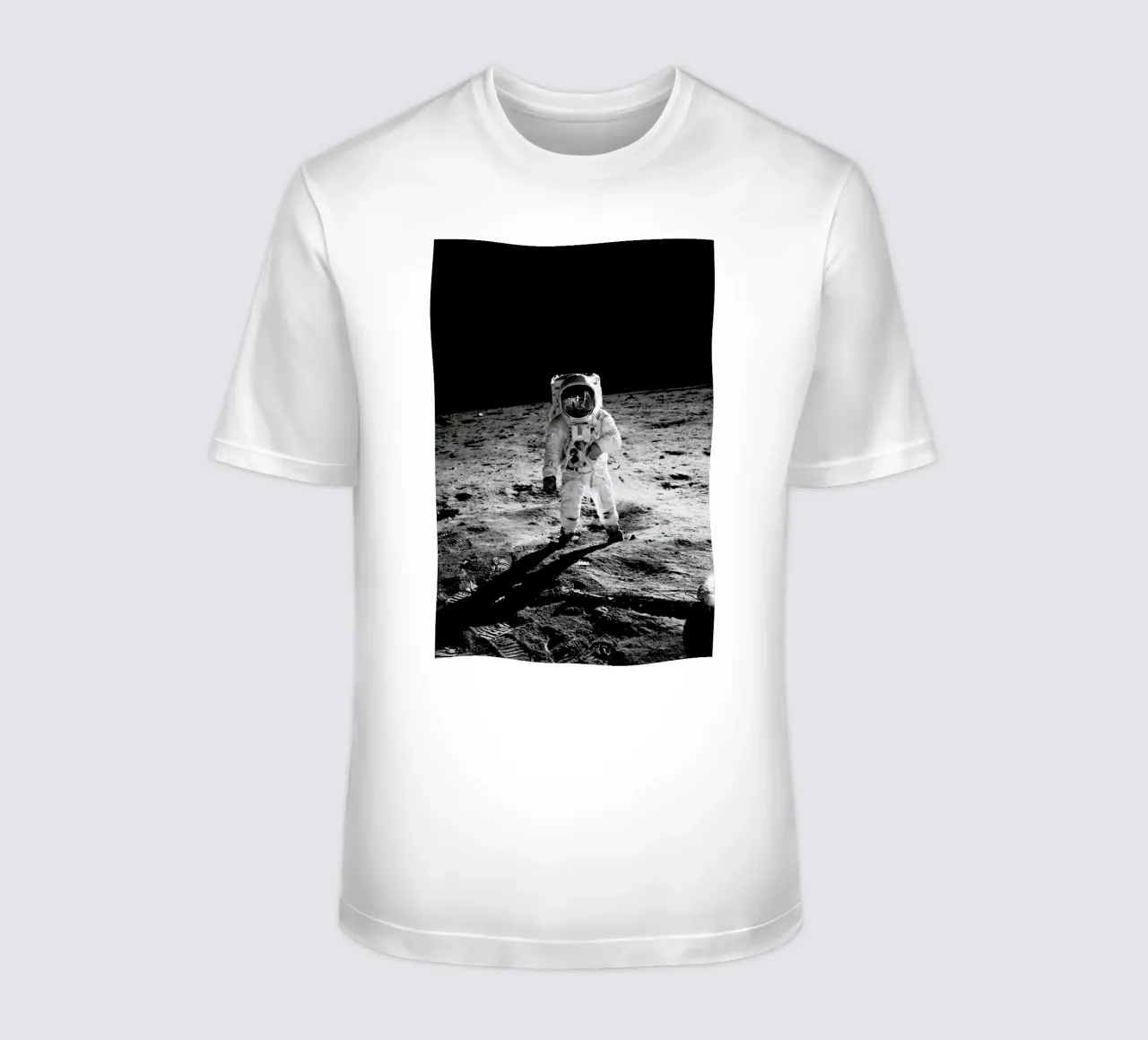 On the Lunar Surface t-shirt da Vintage by JUNIQE