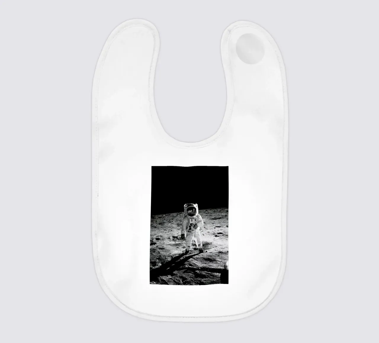 On the Lunar Surface bavaglino da Vintage by JUNIQE