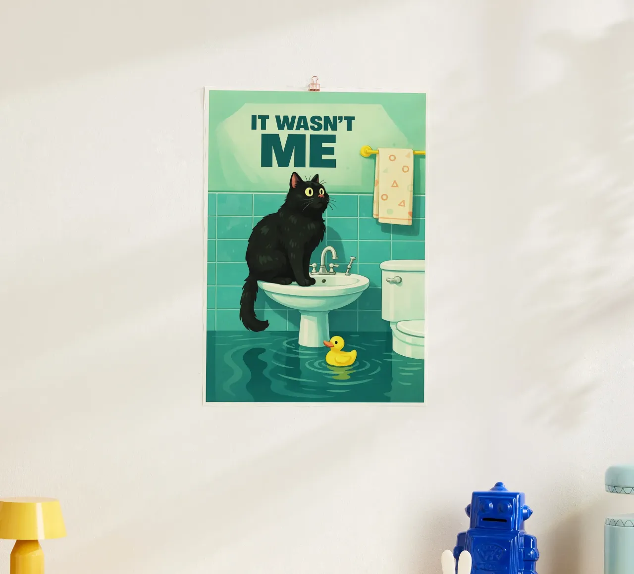 Non sono stato io Gatto divertente Bagno divertente poster con telaio in alluminio da the gindils