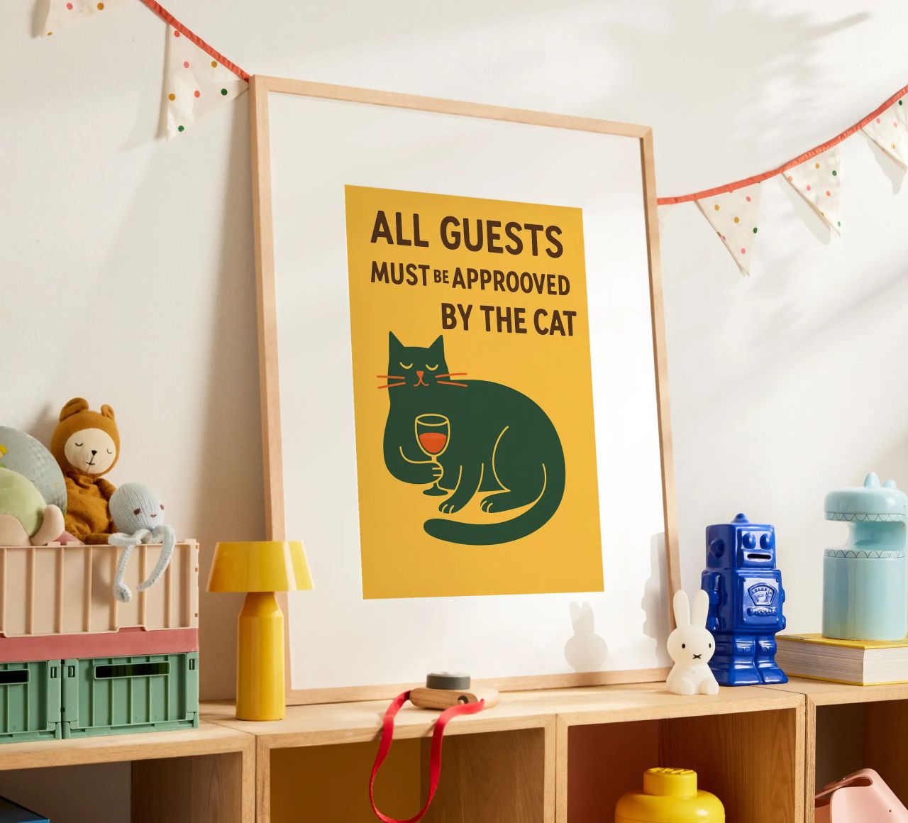 Tous les invités doivent être approuvés par le chat. poster de the gindils