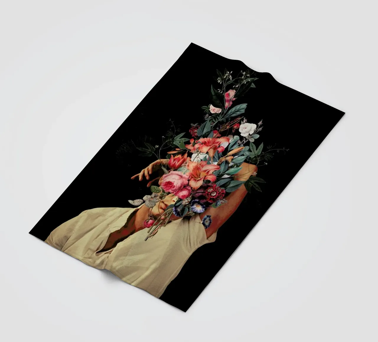 Roses Bloomed Everytime I Thought Of You coperta in pile da Frank Moth