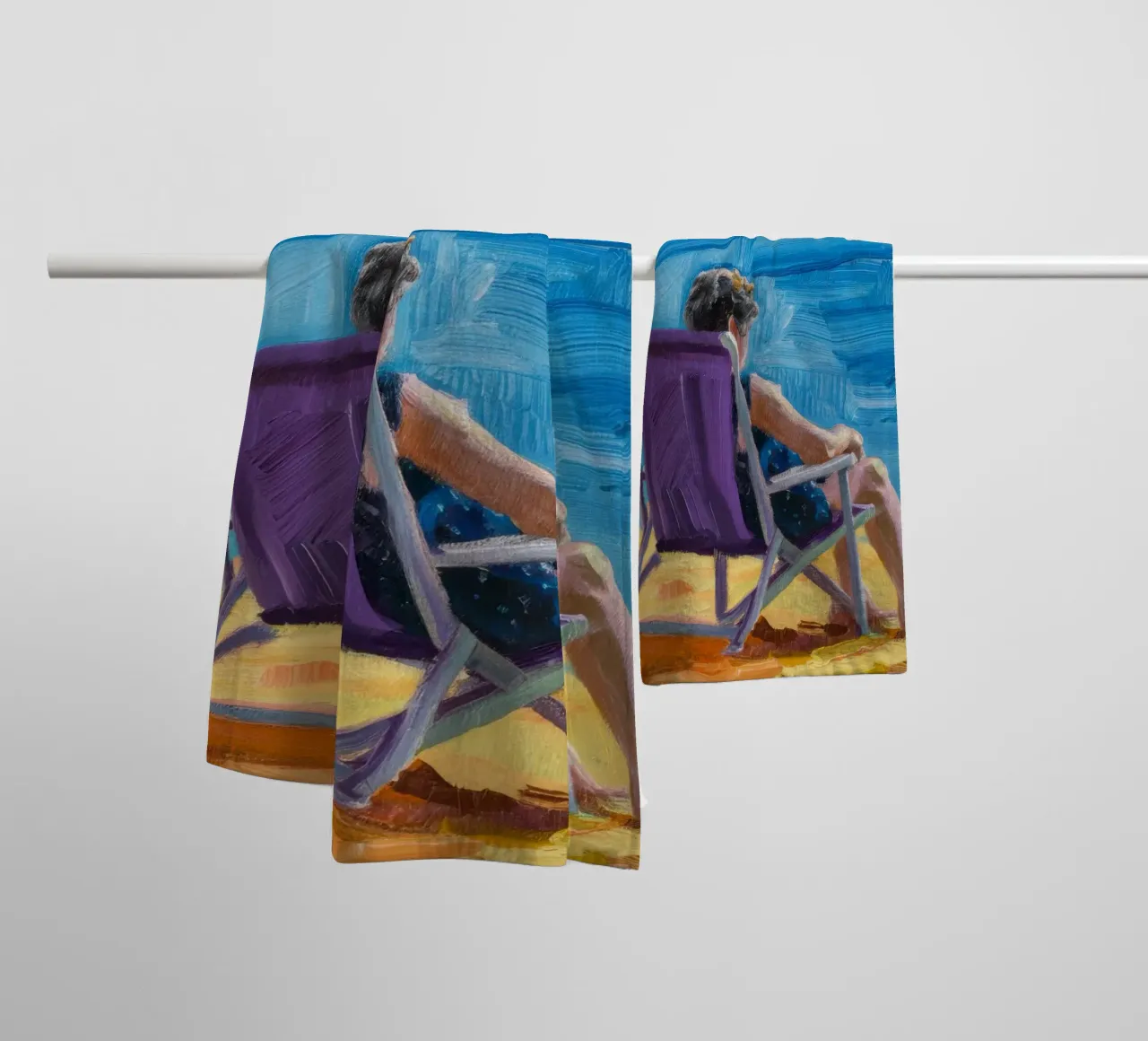 Leespauze aan zee badhanddoek van Mystic Grain