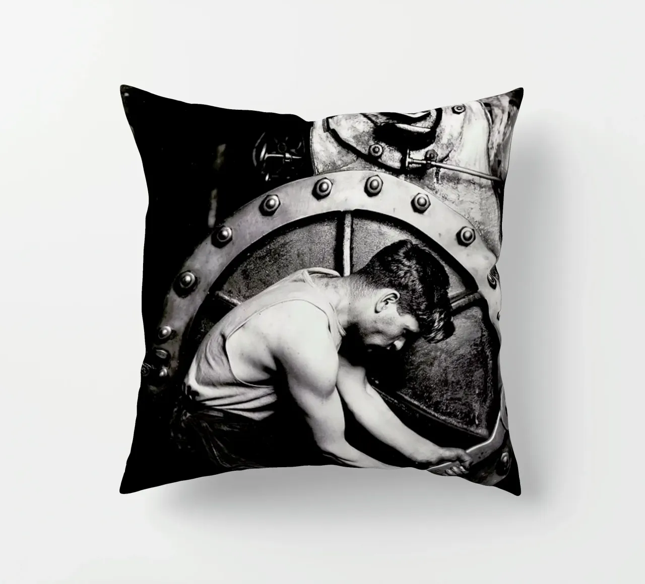 Lewis Wickes Hine - Power House Mechanic cuscino da ARTOTHEK