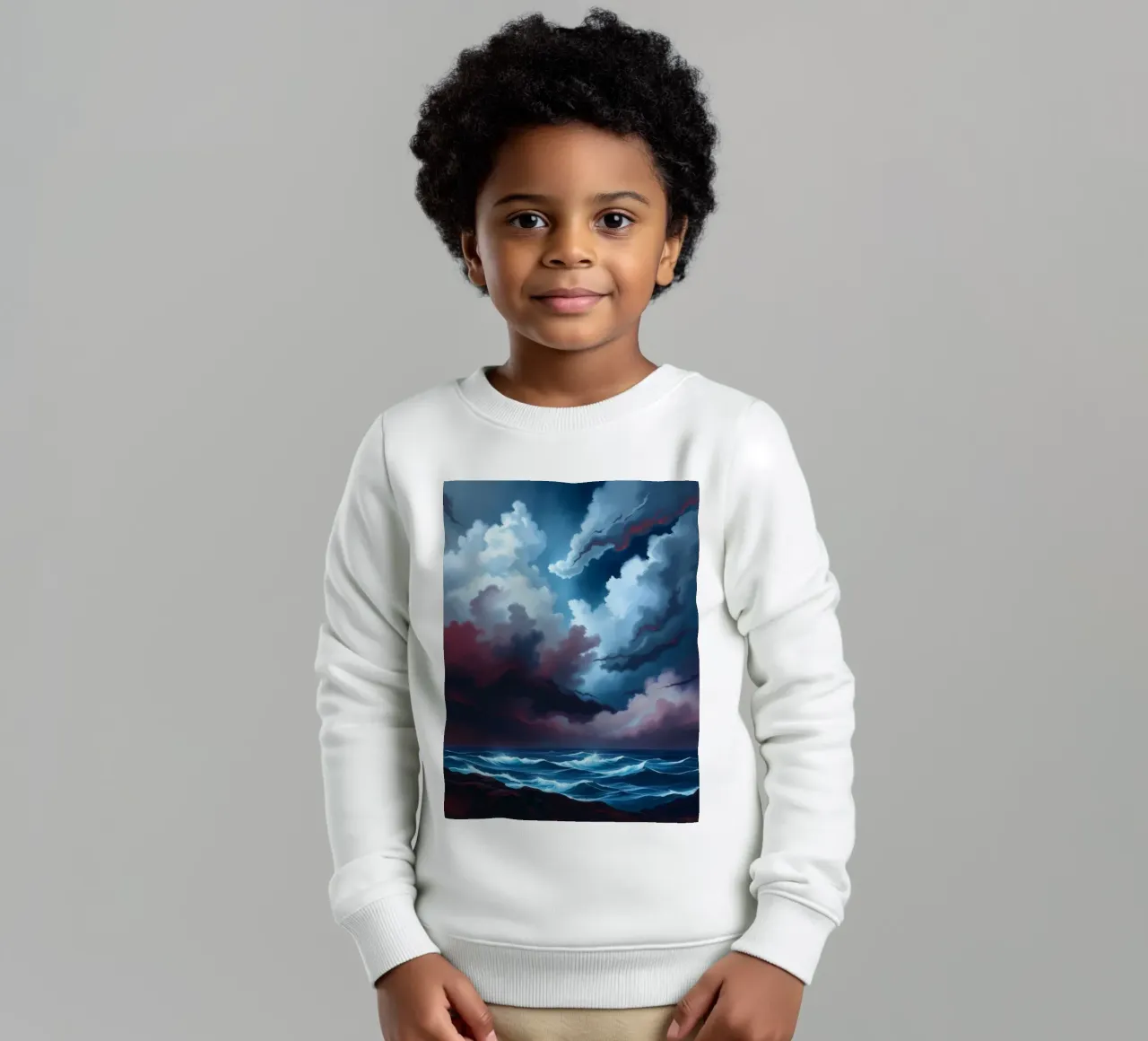 Cielo dinamico e tempestoso su onde oceaniche turbolente al crepuscolo felpa bambino da DesignDoodle