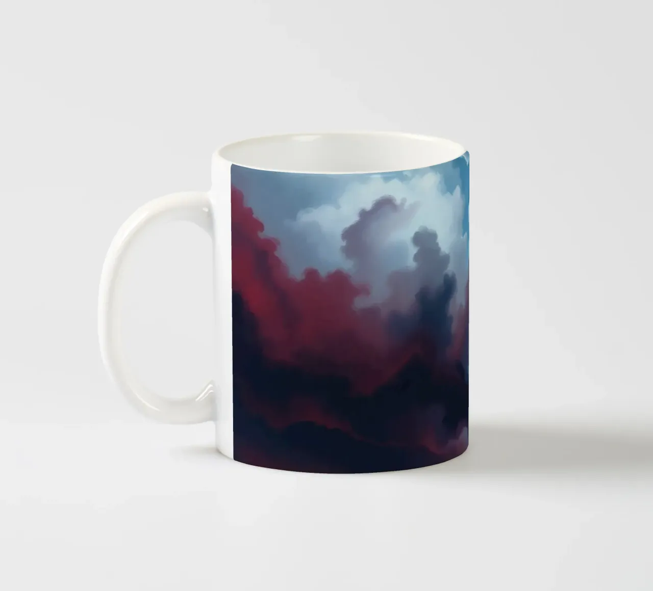 Dynamische stormachtige lucht boven turbulente oceaangolven schemering keramische mok van DesignDoodle