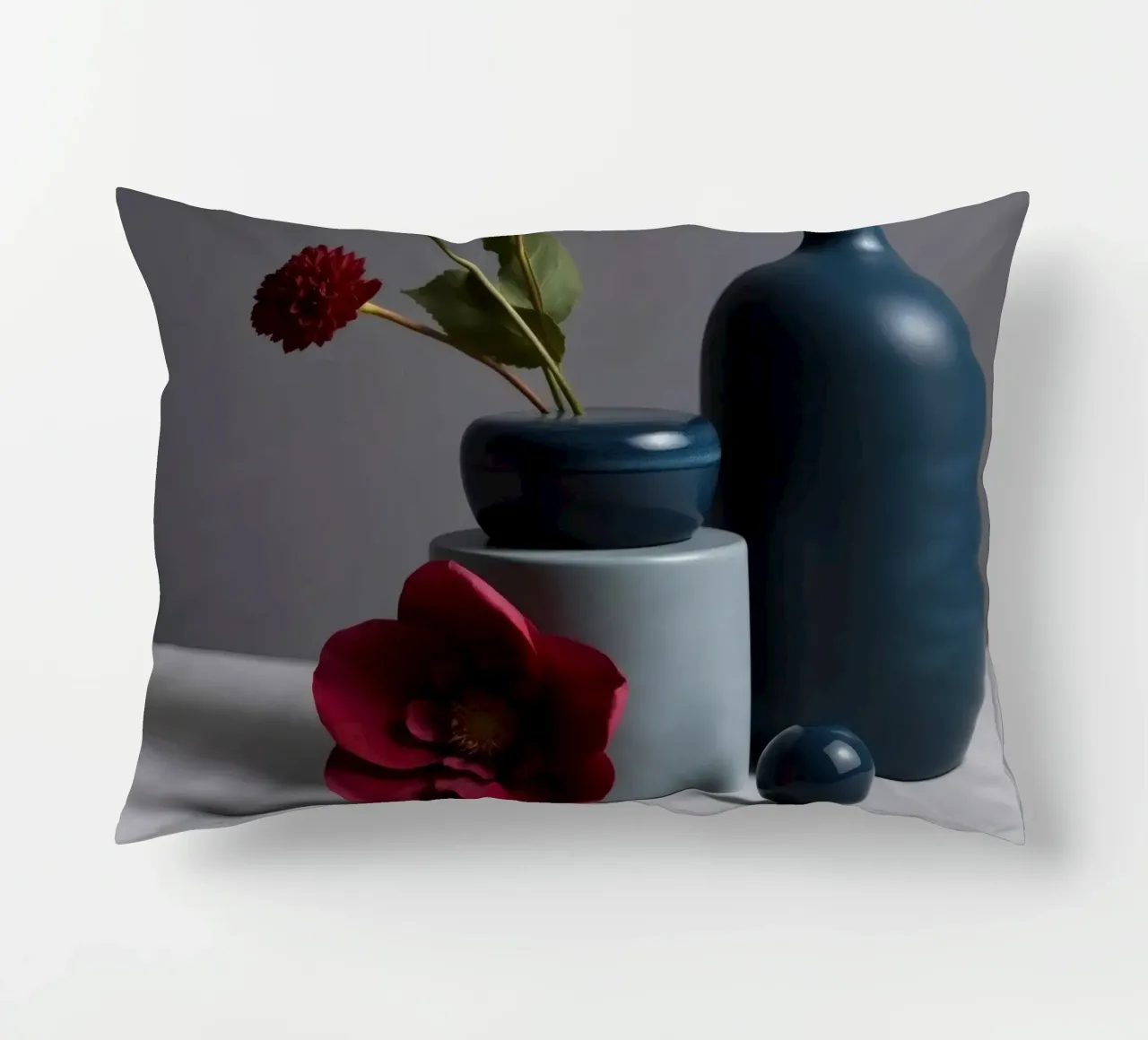 vasi blu scuro con fiori vivaci su un tavolo minimalista cuscino da DesignDoodle