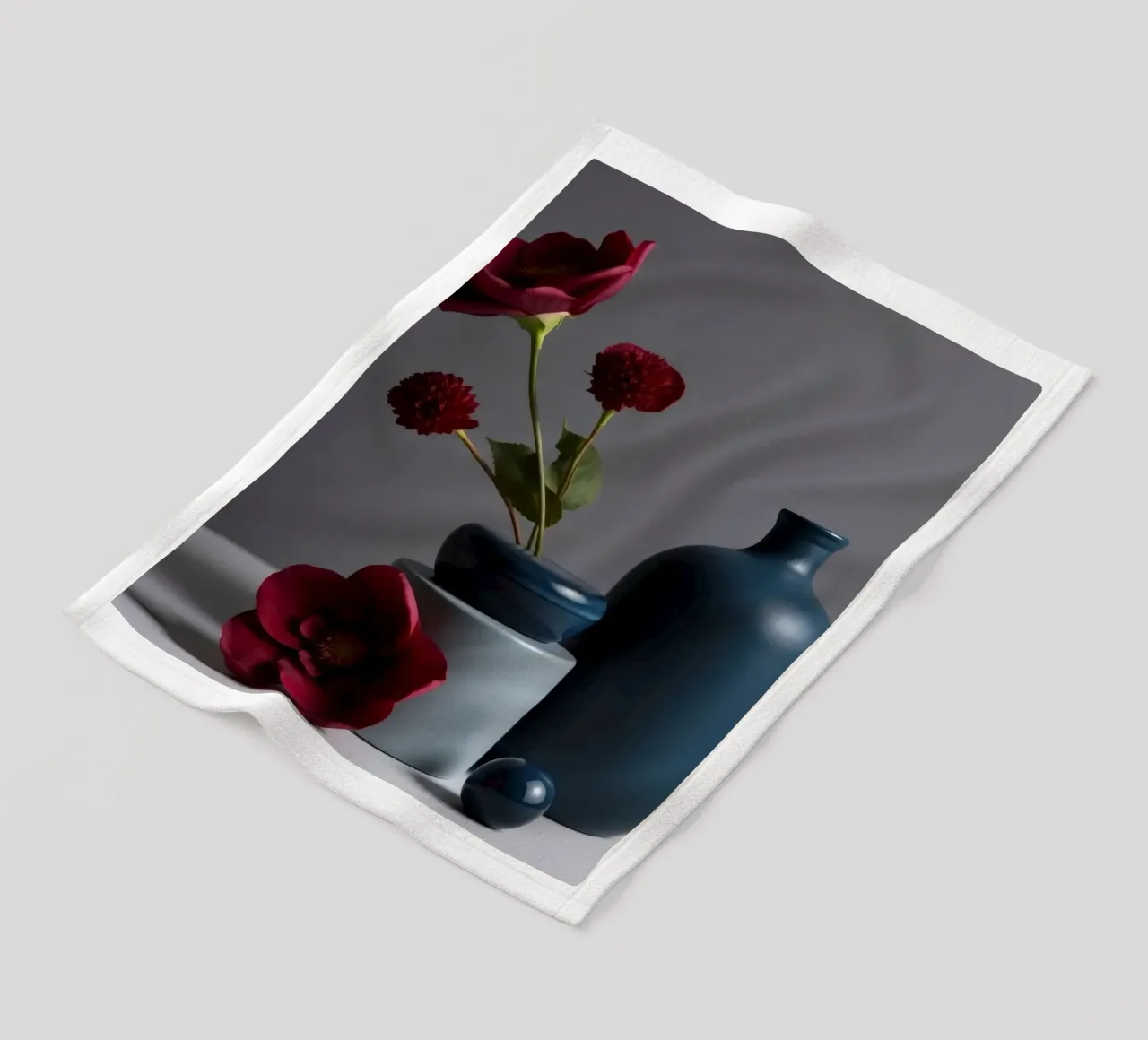 vasi blu scuro con fiori vivaci su un tavolo minimalista coperta in pile da DesignDoodle