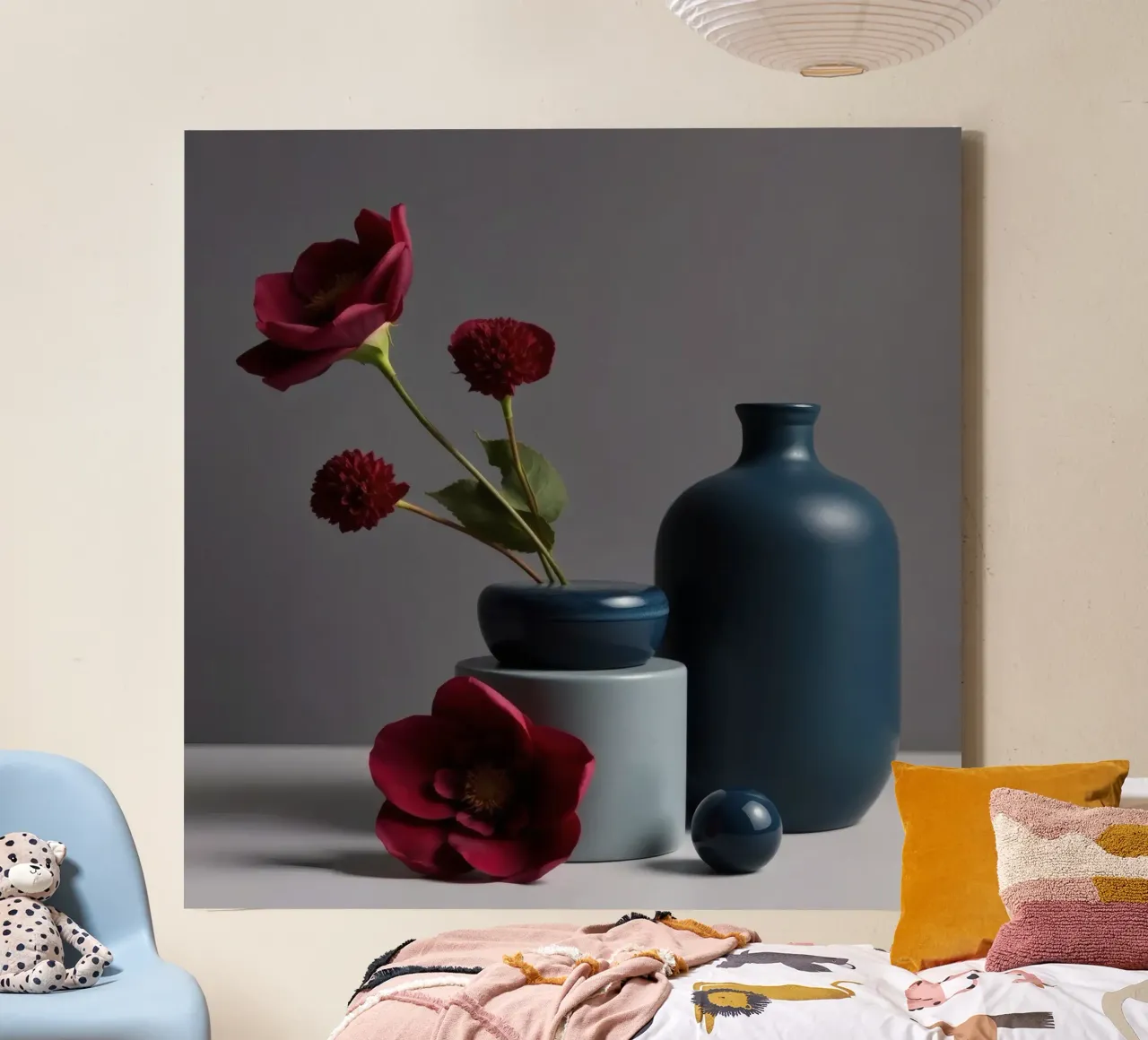 vasi blu scuro con fiori vivaci su un tavolo minimalista tela con Cornice a cassetta da DesignDoodle