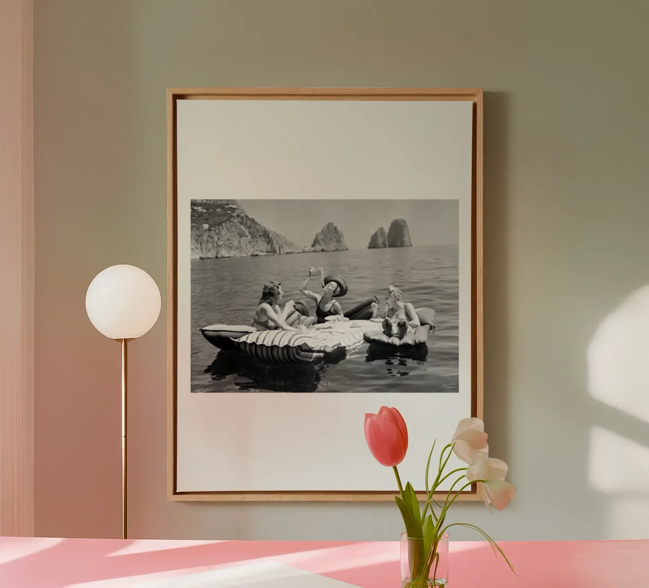 Mangiare spaghetti sull'acqua tela con Cornice a cassetta da Black And White