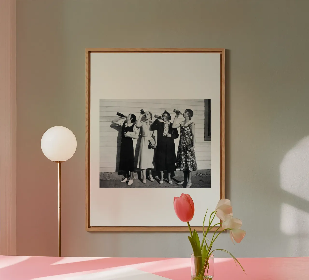 Ragazze Flapper che bevono nei ruggenti anni Venti alluminio dibond da Black And White