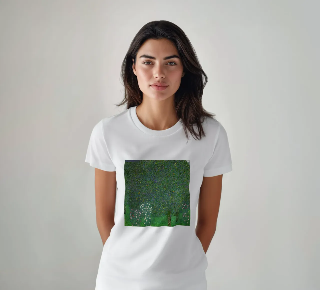 Klimt - Rose Bushes under Trees t-shirt da ARTOTHEK