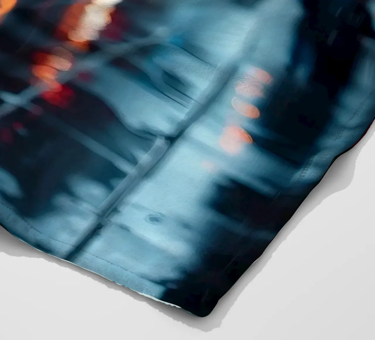 Ombrello che cammina lungo una strada piovosa coperta in pile da DesignDoodle