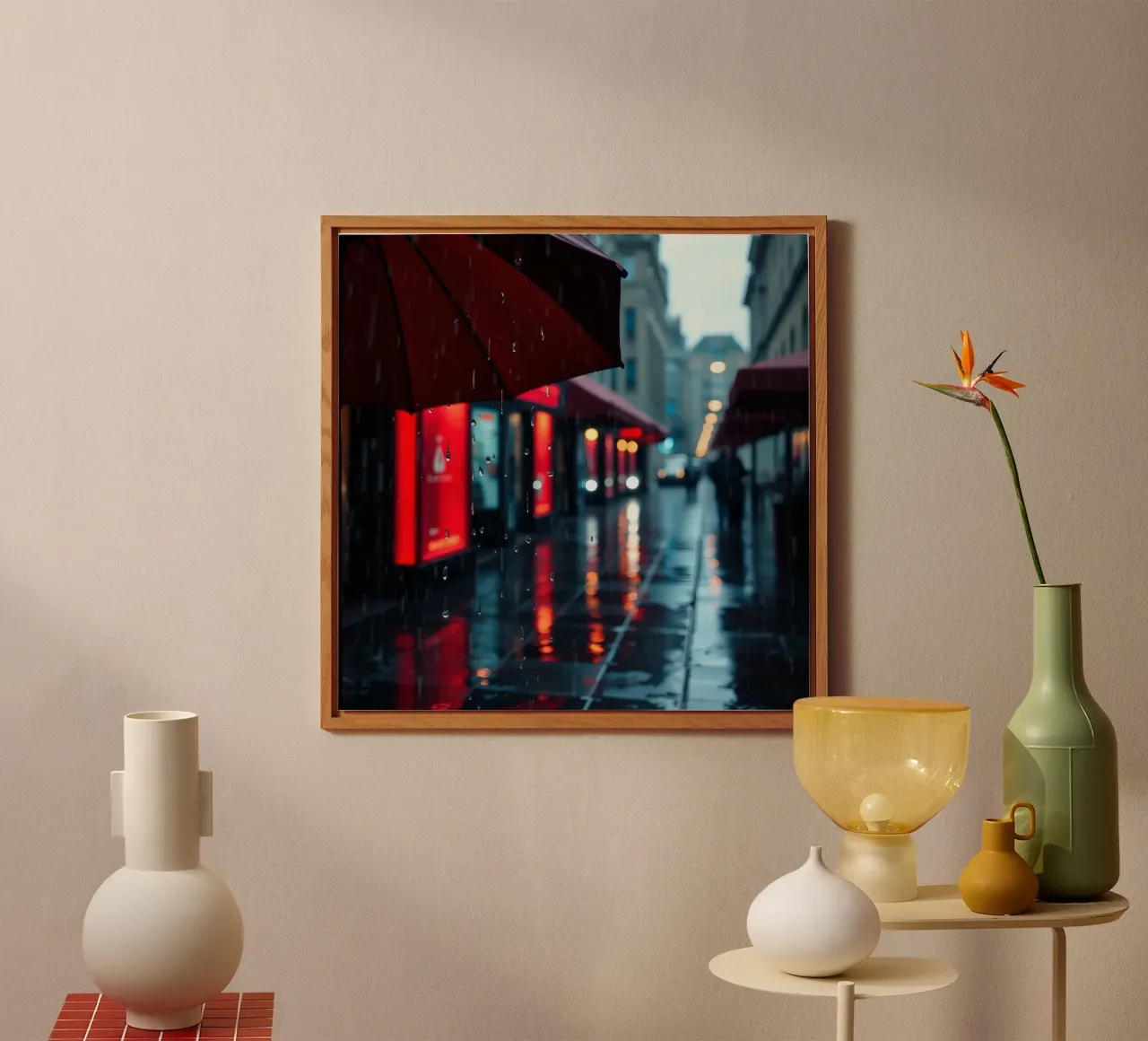 Ombrello che cammina lungo una strada piovosa alluminio dibond da DesignDoodle