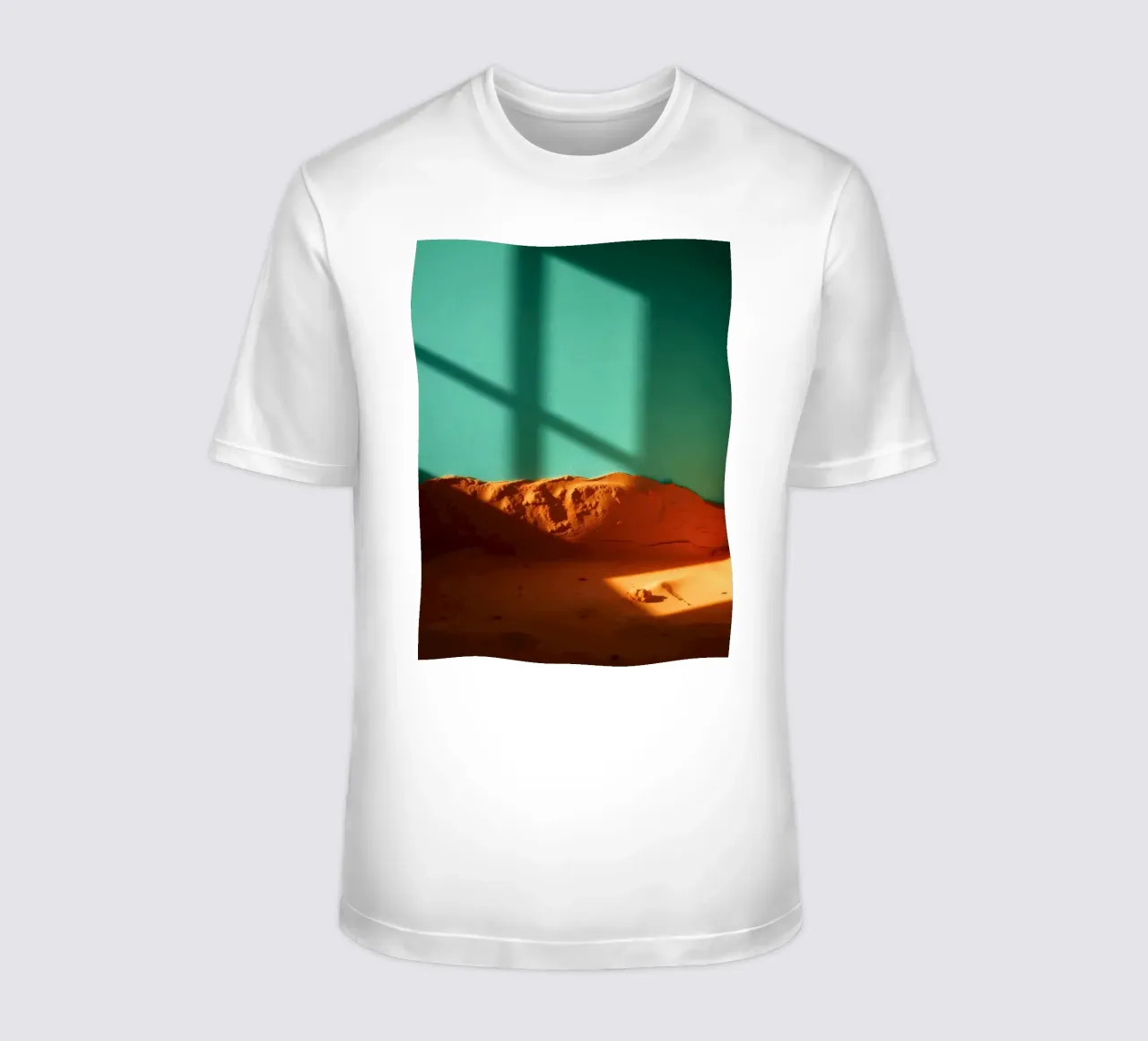 zonlicht werpt geometrische schaduwen op oranje zand en turkoois t-shirt van DesignDoodle