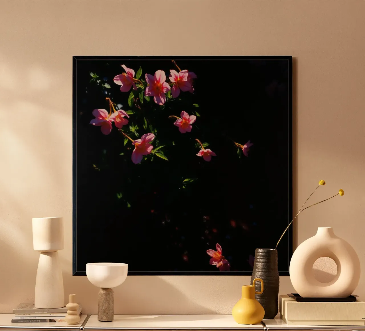 Delicadas flores rosas florecen bajo el suave resplandor del atardecer poster de DesignDoodle