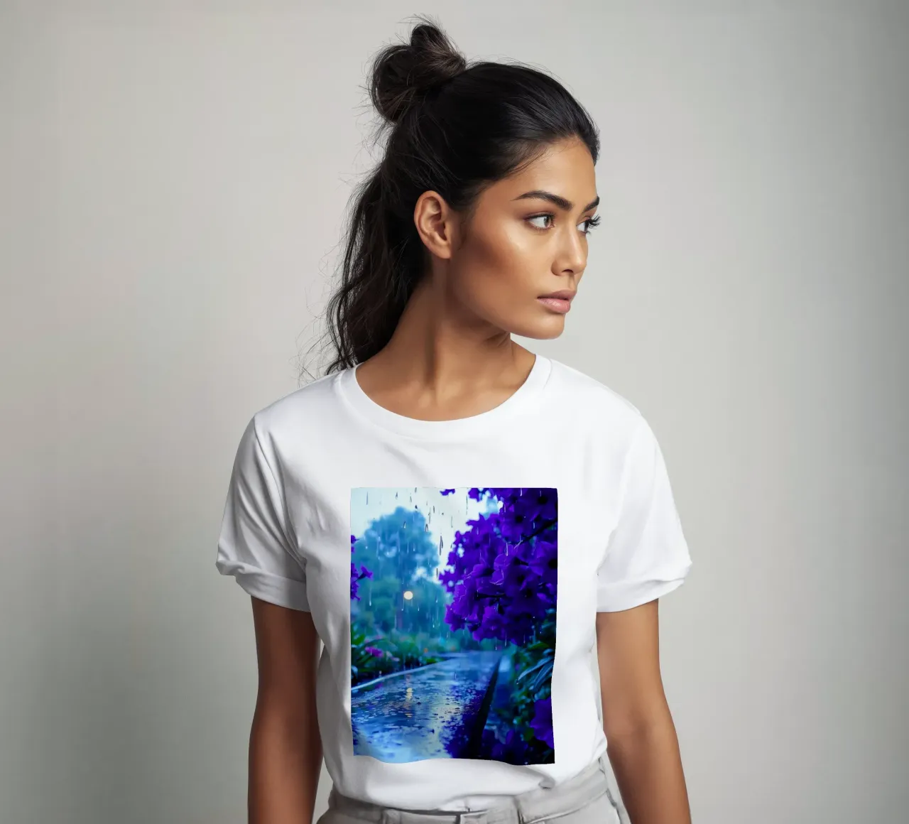 fiori viola circondati da gocce di pioggia, in una tranquilla t-shirt da DesignDoodle