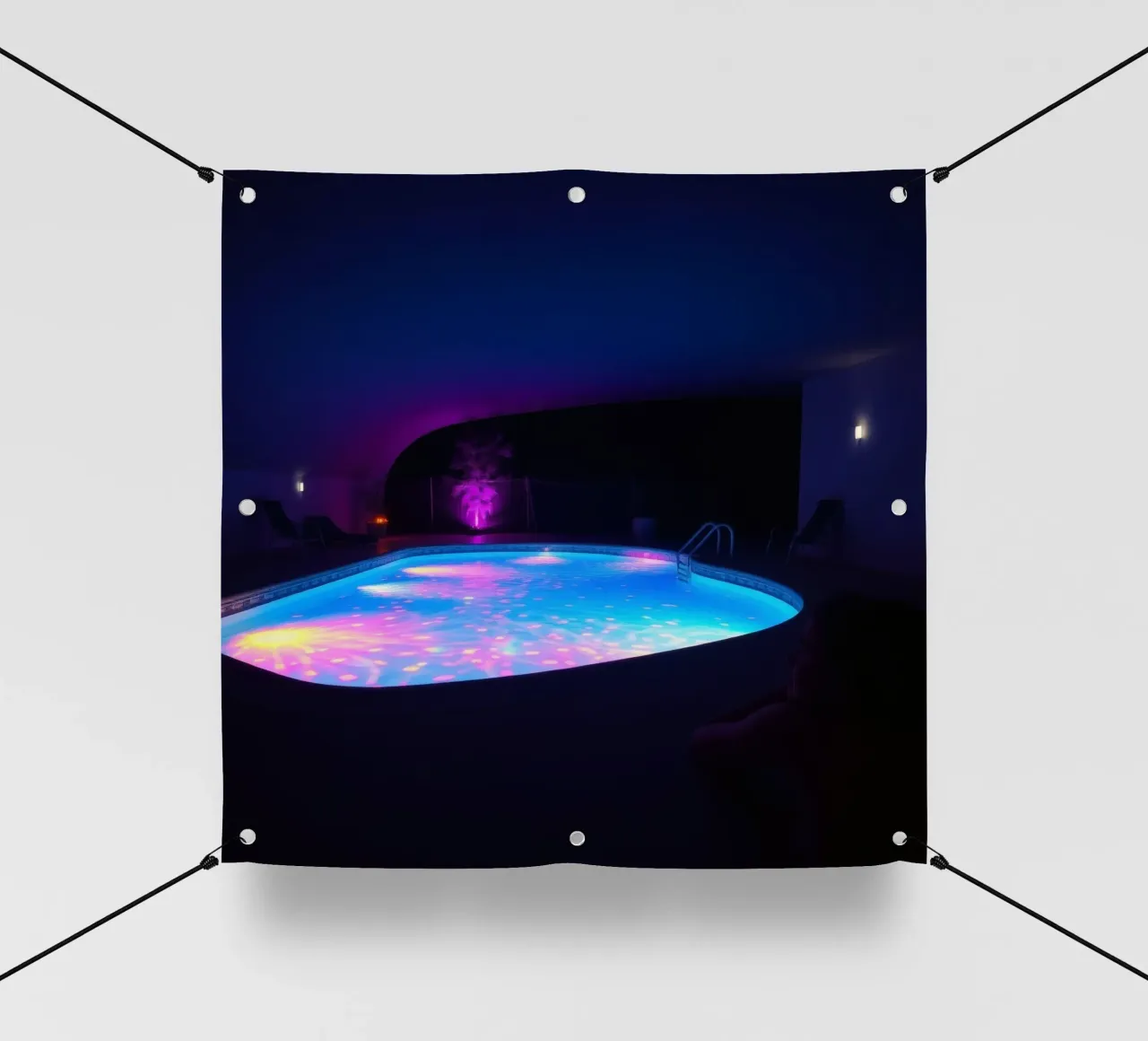 riflessi di luce intorno ad una piscina in una notte accogliente telo in pvc da DesignDoodle