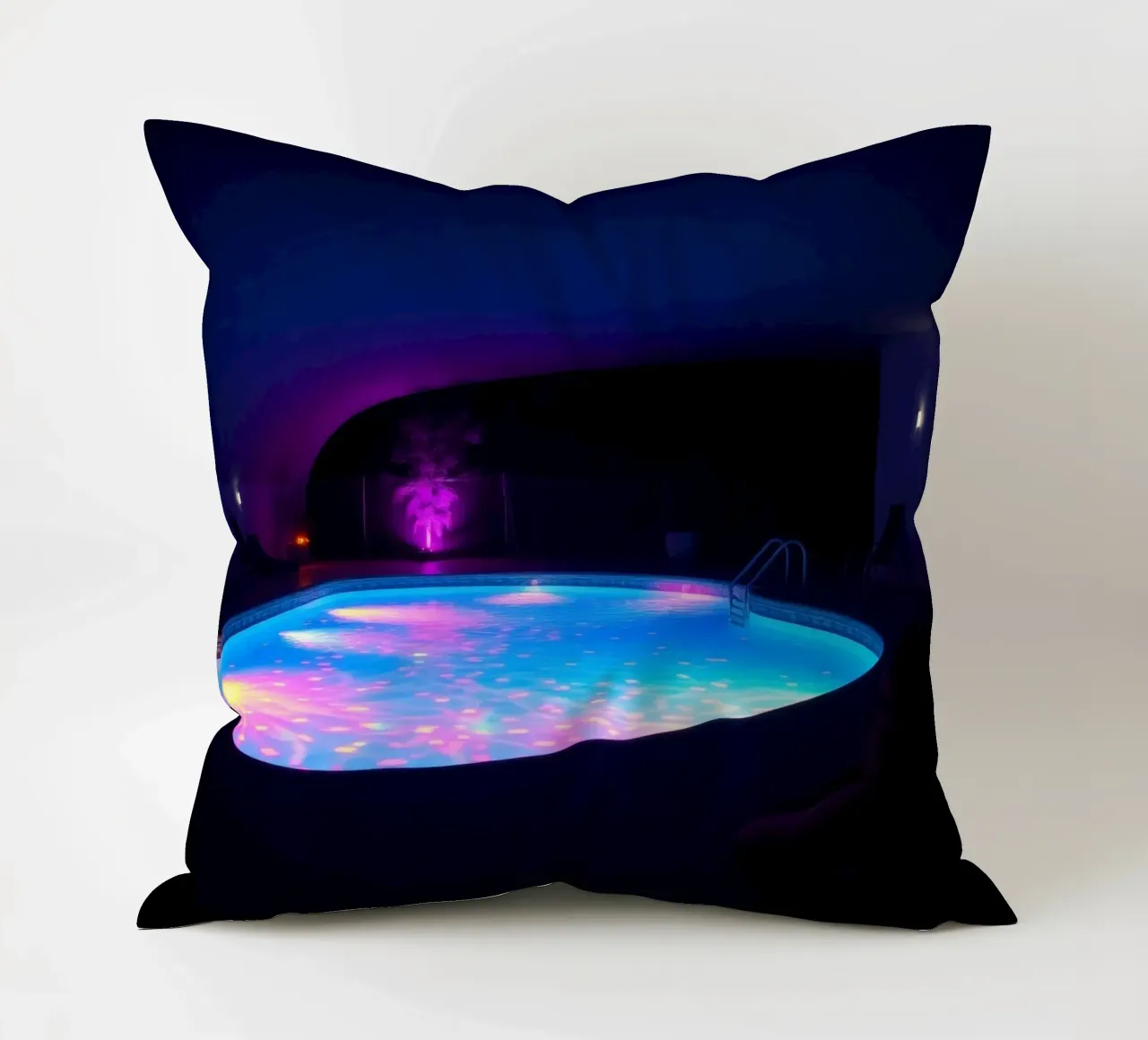 riflessi di luce intorno ad una piscina in una notte accogliente cuscino da DesignDoodle