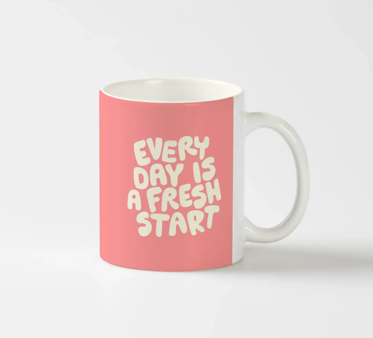 Every Day is a Fresh Start Typografie Print in Roze Wit keramische mok van THE MOTIVATED TYPE