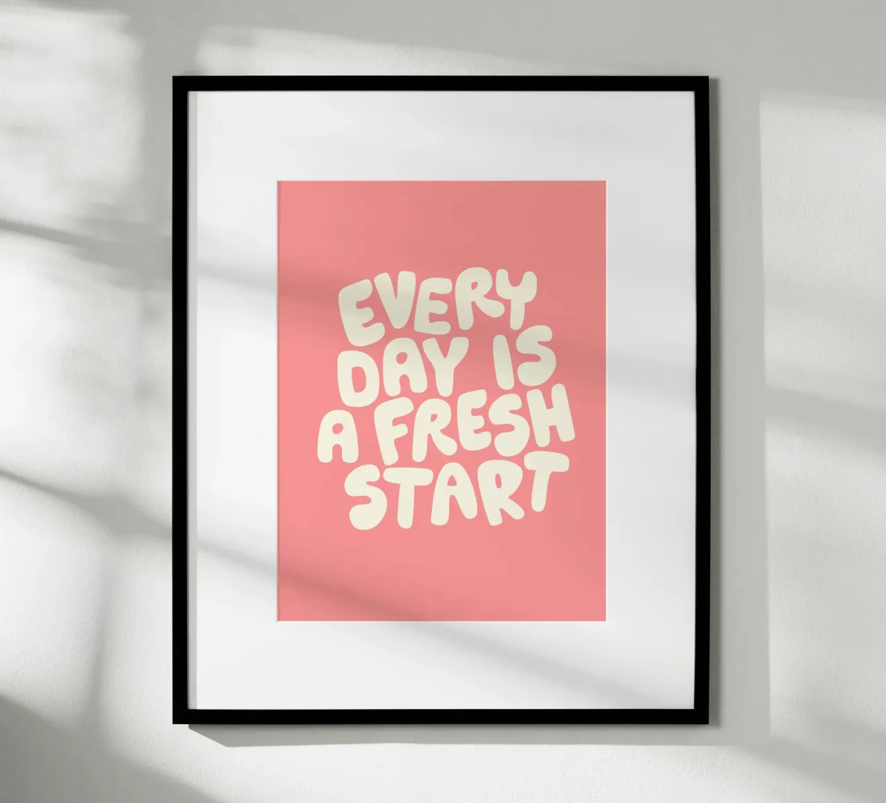 Every Day is a Fresh Start (Chaque jour est un nouveau départ) Typographie imprimée en rose et blanc hahnemühle de THE MOTIVATED TYPE