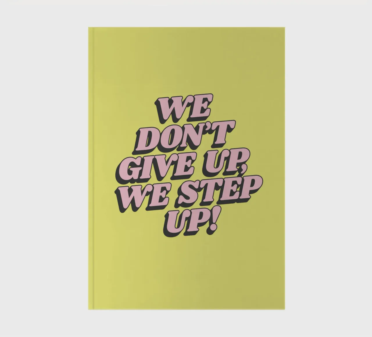 We Don't Give Up We Step Up Typographie imprimée Jaune Rose carnet de notes de THE MOTIVATED TYPE
