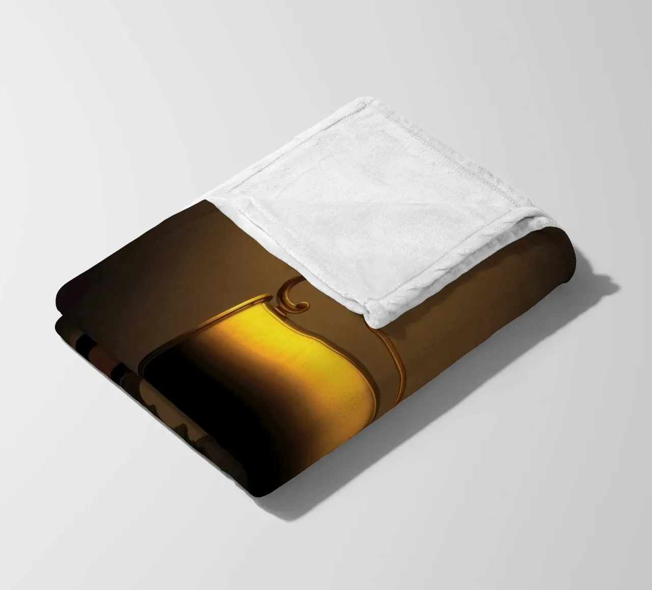 Goldene Trophäe mit sanftem Licht zur Präsentation der Leistung Fleecedecke von DesignDoodle