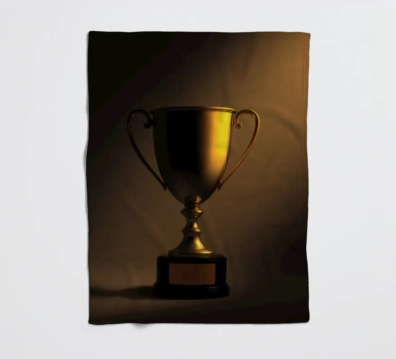Goldene Trophäe mit sanftem Licht zur Präsentation der Leistung Fleecedecke von DesignDoodle