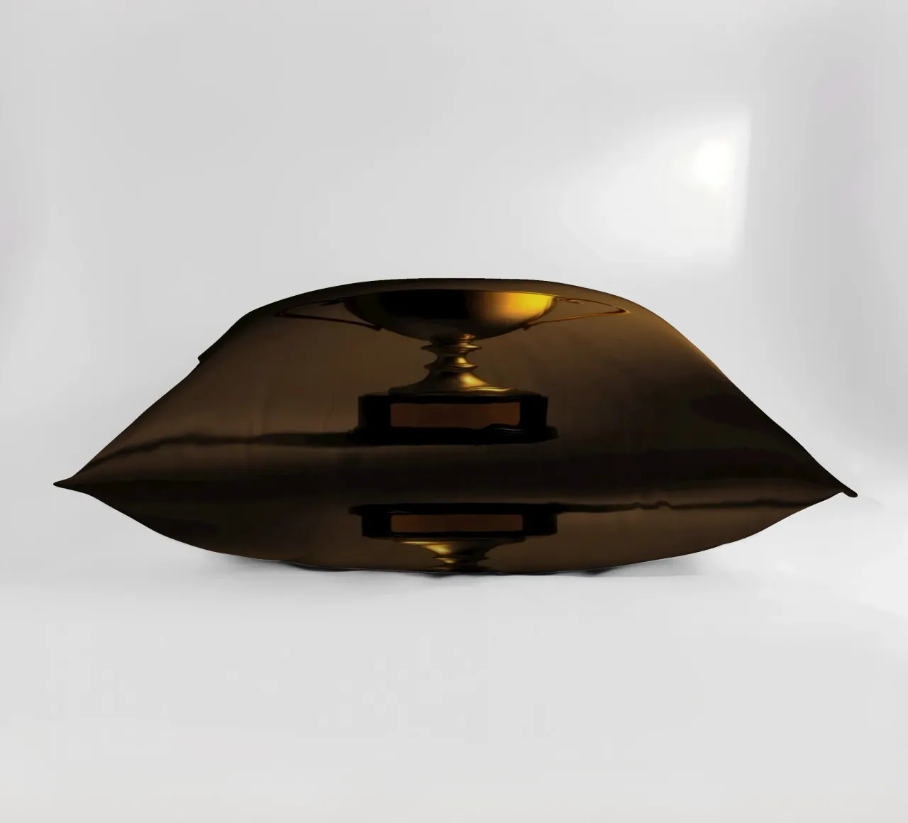 Le trophée d'or, éclairé par une lumière douce, met en valeur la réussite. coussin de DesignDoodle