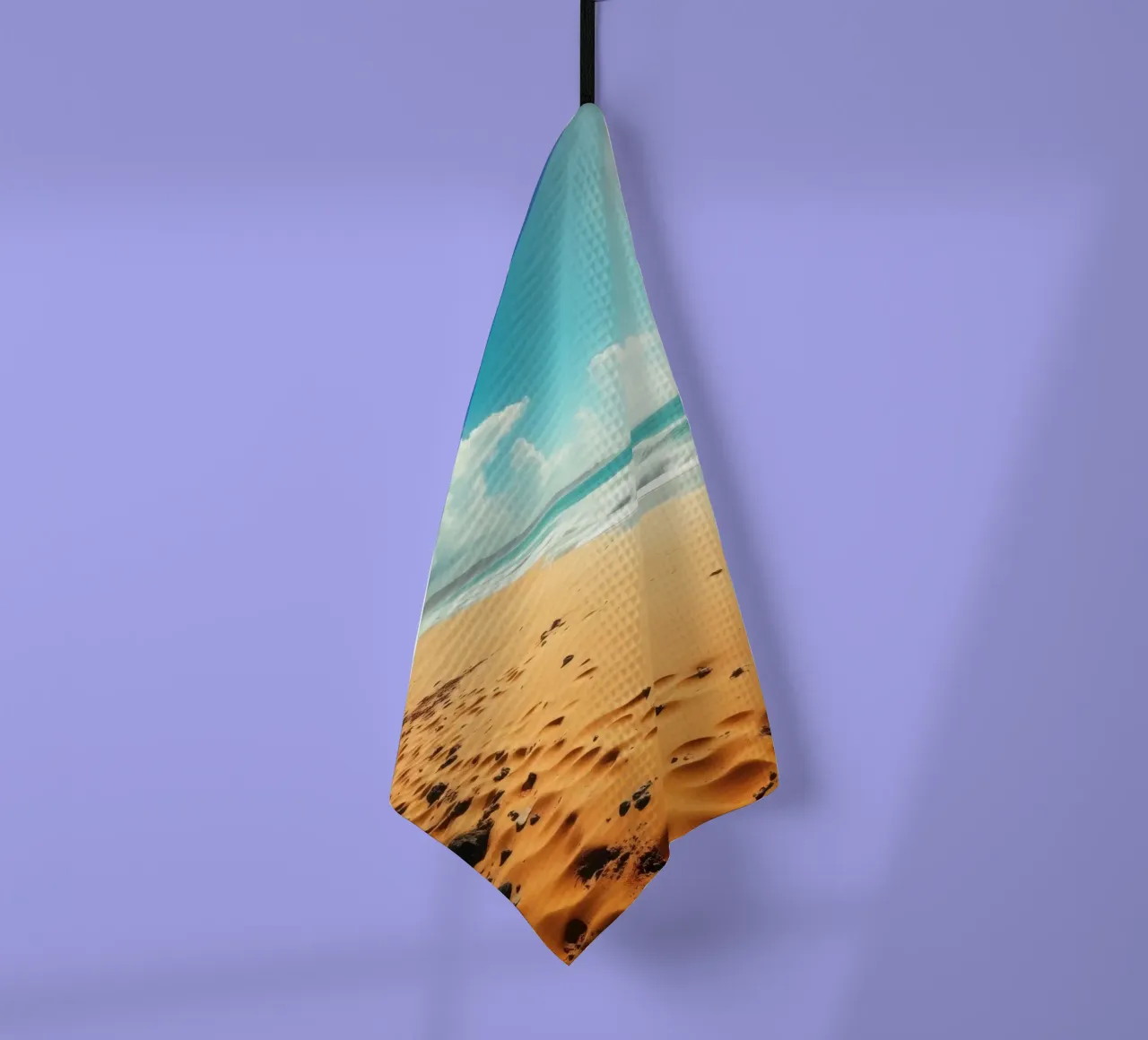 Plage de sable doré avec de douces vagues et un ciel ensoleillé torchon de DesignDoodle